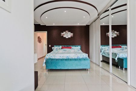 Casa à venda com 300m², 4 quartos e 6 vagasSuíte