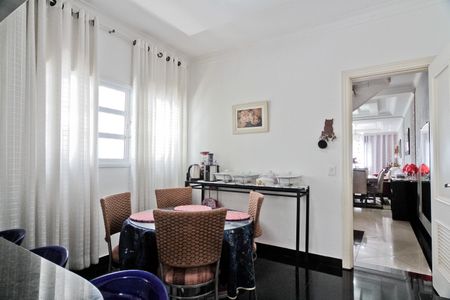 Casa à venda com 300m², 4 quartos e 6 vagasCozinha