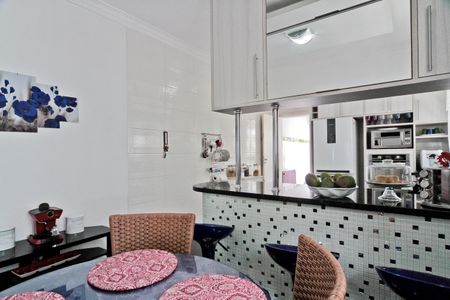 Casa à venda com 300m², 4 quartos e 6 vagasCozinha