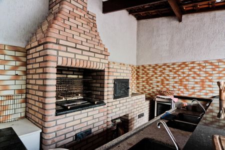 Casa à venda com 300m², 4 quartos e 6 vagasÁrea externa