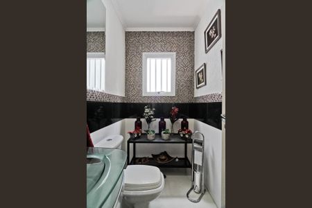 Casa à venda com 300m², 4 quartos e 6 vagasLavabo