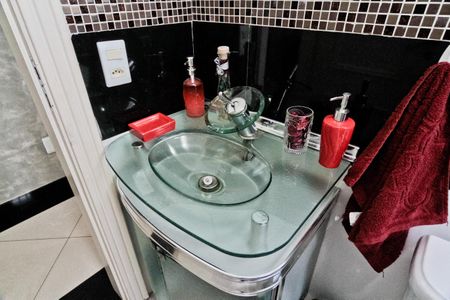 Casa à venda com 300m², 4 quartos e 6 vagasLavabo