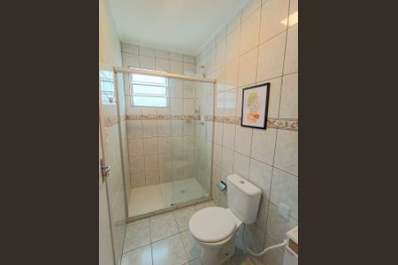 Banheiro  de kitnet/studio para alugar com 1 quarto, 32m² em Passo D’areia, Porto Alegre