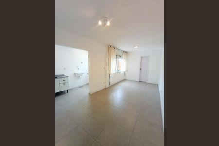 Sala_Quarto  de kitnet/studio para alugar com 1 quarto, 32m² em Passo D’areia, Porto Alegre