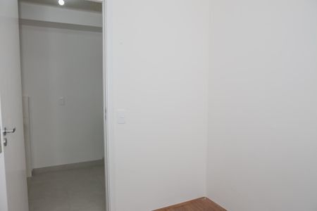 Quarto 2 de apartamento para alugar com 2 quartos, 34m² em Parque Industrial Tomas Edson, São Paulo