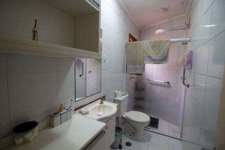 Casa de condomínio para alugar com 90m², 2 quartos e 3 vagasBanheiro do Quarto 1