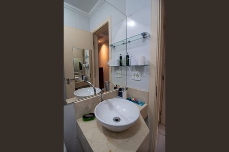 Casa de condomínio para alugar com 90m², 2 quartos e 3 vagasBanheiro do Quarto 2