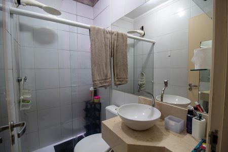 Casa de condomínio para alugar com 90m², 2 quartos e 3 vagasBanheiro do Quarto 2