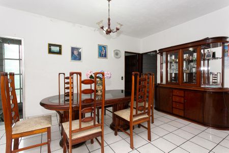 Casa à venda com 283m², 3 quartos e 8 vagasSala