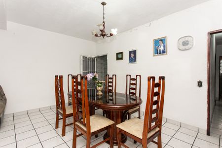 Casa à venda com 283m², 3 quartos e 8 vagasSala