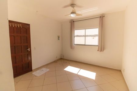 Sala de casa de condomínio para alugar com 2 quartos, 80m² em Maria Paula, São Gonçalo