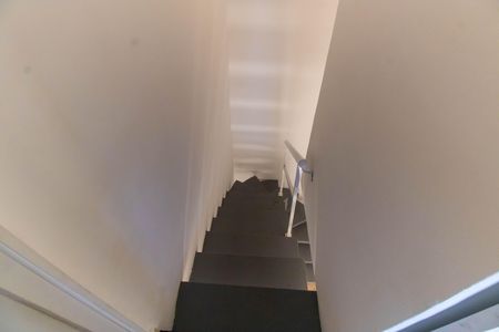 Casa de condomínio para alugar com 80m², 2 quartos e 1 vagaEscada 