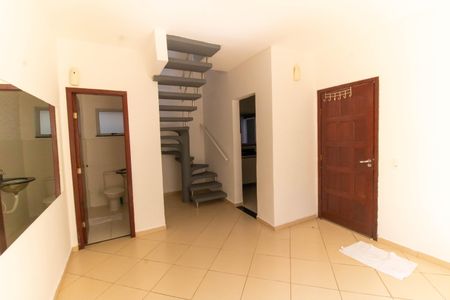 Sala de casa de condomínio para alugar com 2 quartos, 80m² em Maria Paula, São Gonçalo