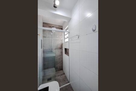 Banheiro de kitnet/studio à venda com 1 quarto, 32m² em Aclimação, São Paulo