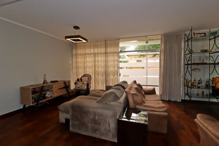 Casa à venda com 235m², 3 quartos e 7 vagasSala