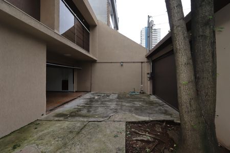 Casa à venda com 235m², 3 quartos e 7 vagasQuintal da frente