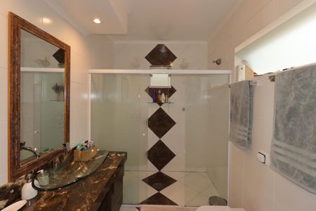 Casa à venda com 235m², 3 quartos e 7 vagasBanheiro da Suíte