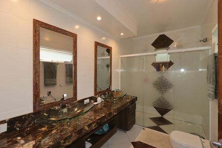 Casa à venda com 235m², 3 quartos e 7 vagasBanheiro da Suíte