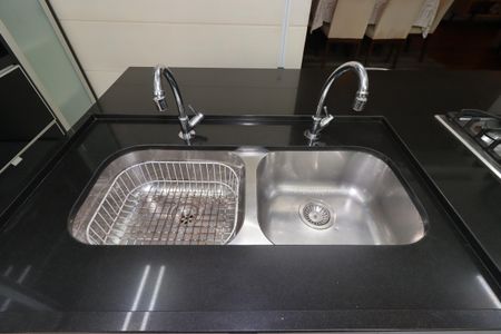 Casa à venda com 235m², 3 quartos e 7 vagasCozinha - Pia