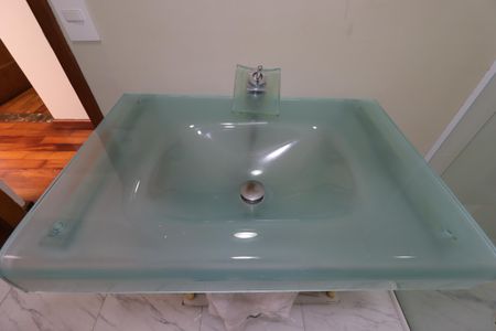 Casa à venda com 235m², 3 quartos e 7 vagasBanheiro Social - Pia