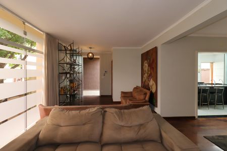 Casa à venda com 235m², 3 quartos e 7 vagasSala