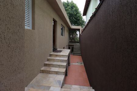 Casa à venda com 235m², 3 quartos e 7 vagasCorredor externo