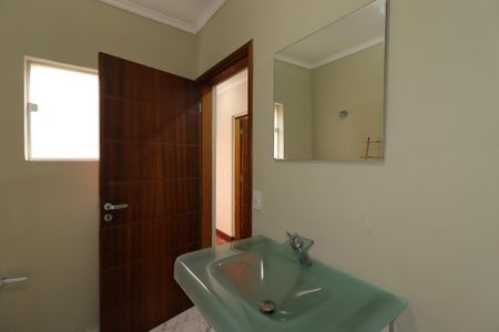 Casa à venda com 235m², 3 quartos e 7 vagasBanheiro Social