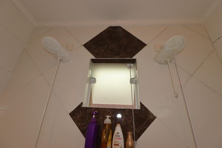 Casa à venda com 235m², 3 quartos e 7 vagasBanheiro da Suíte - Chuveiros