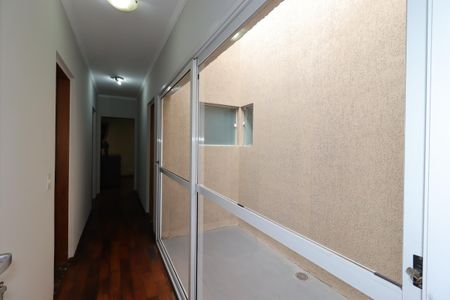 Casa à venda com 235m², 3 quartos e 7 vagasCorredor