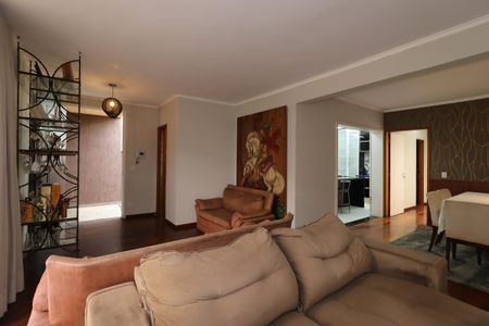 Casa à venda com 235m², 3 quartos e 7 vagasSala