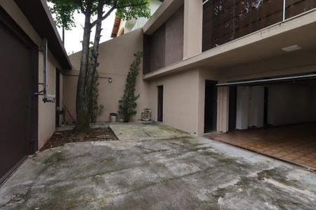Casa à venda com 235m², 3 quartos e 7 vagasQuintal da frente