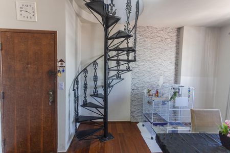 Apartamento à venda com 186m², 4 quartos e 2 vagasEscada de Acesso a Cobertura