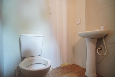 Banheiro de kitnet/studio para alugar com 1 quarto, 26m² em Fazenda São Borja, São Leopoldo