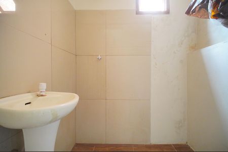 Banheiro de kitnet/studio para alugar com 1 quarto, 26m² em Fazenda São Borja, São Leopoldo