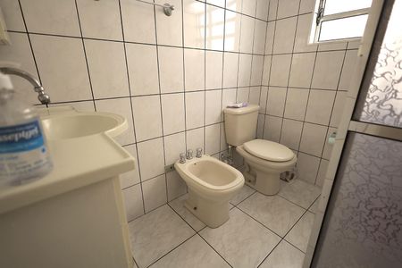 Casa à venda com 141m², 4 quartos e 2 vagasBanheiro 3