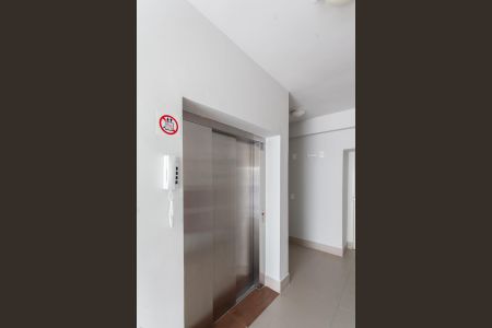 Apartamento para alugar com 69m², 2 quartos e 2 vagasHall social