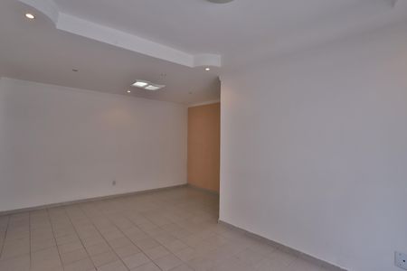 Apartamento para alugar com 76m², 2 quartos e 1 vagaSala