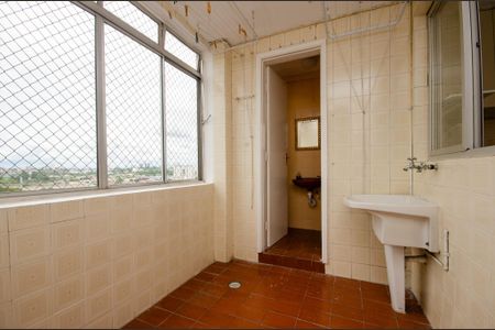 Apartamento para alugar com 75m², 3 quartos e 1 vagaÁrea de Serviço