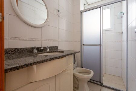 Banheiro  de apartamento para alugar com 2 quartos, 54m² em Centro Histórico, Porto Alegre