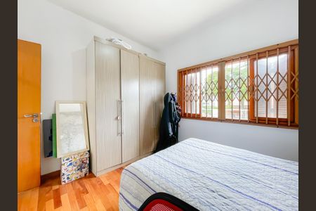 Casa à venda com 267m², 3 quartos e 4 vagas Casa à venda com 267m², 3 quartos e 4 vagasQuarto 3