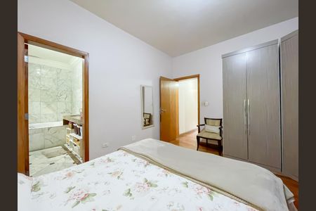 Casa à venda com 267m², 3 quartos e 4 vagas Casa à venda com 267m², 3 quartos e 4 vagasSuíte