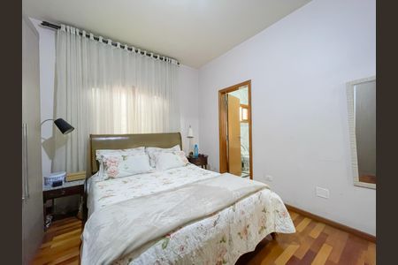 Casa à venda com 267m², 3 quartos e 4 vagas Casa à venda com 267m², 3 quartos e 4 vagasSuíte