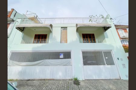 Casa à venda com 267m², 3 quartos e 4 vagas Casa à venda com 267m², 3 quartos e 4 vagasFachada