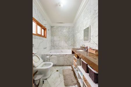 Casa à venda com 267m², 3 quartos e 4 vagas Casa à venda com 267m², 3 quartos e 4 vagasBanheiro da Suíte