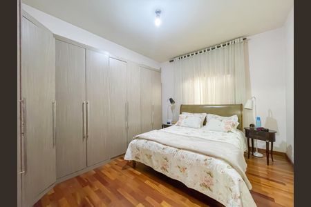 Casa à venda com 267m², 3 quartos e 4 vagas Casa à venda com 267m², 3 quartos e 4 vagasSuíte