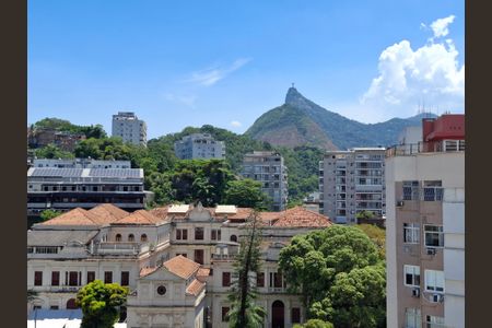 Apartamento à venda com 70m², 2 quartos e 1 vagaVista da suíte 
