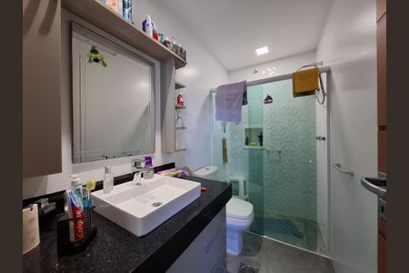 Apartamento à venda com 70m², 2 quartos e 1 vagaBanheiro da suíte 