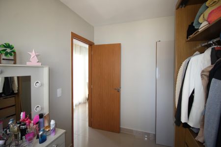 Quarto 1 de apartamento para alugar com 2 quartos, 57m² em Humaitá, Porto Alegre