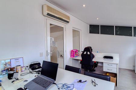 Apartamento à venda com 320m², 4 quartos e 3 vagas Apartamento à venda com 320m², 4 quartos e 3 vagasEscritório