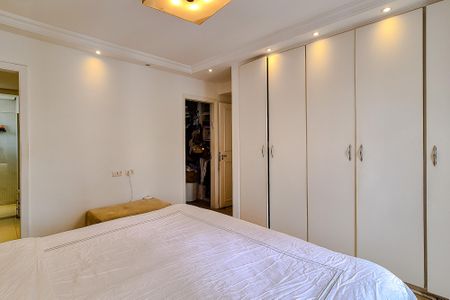 Apartamento à venda com 320m², 4 quartos e 3 vagas Apartamento à venda com 320m², 4 quartos e 3 vagasQuarto 1 - Suíte